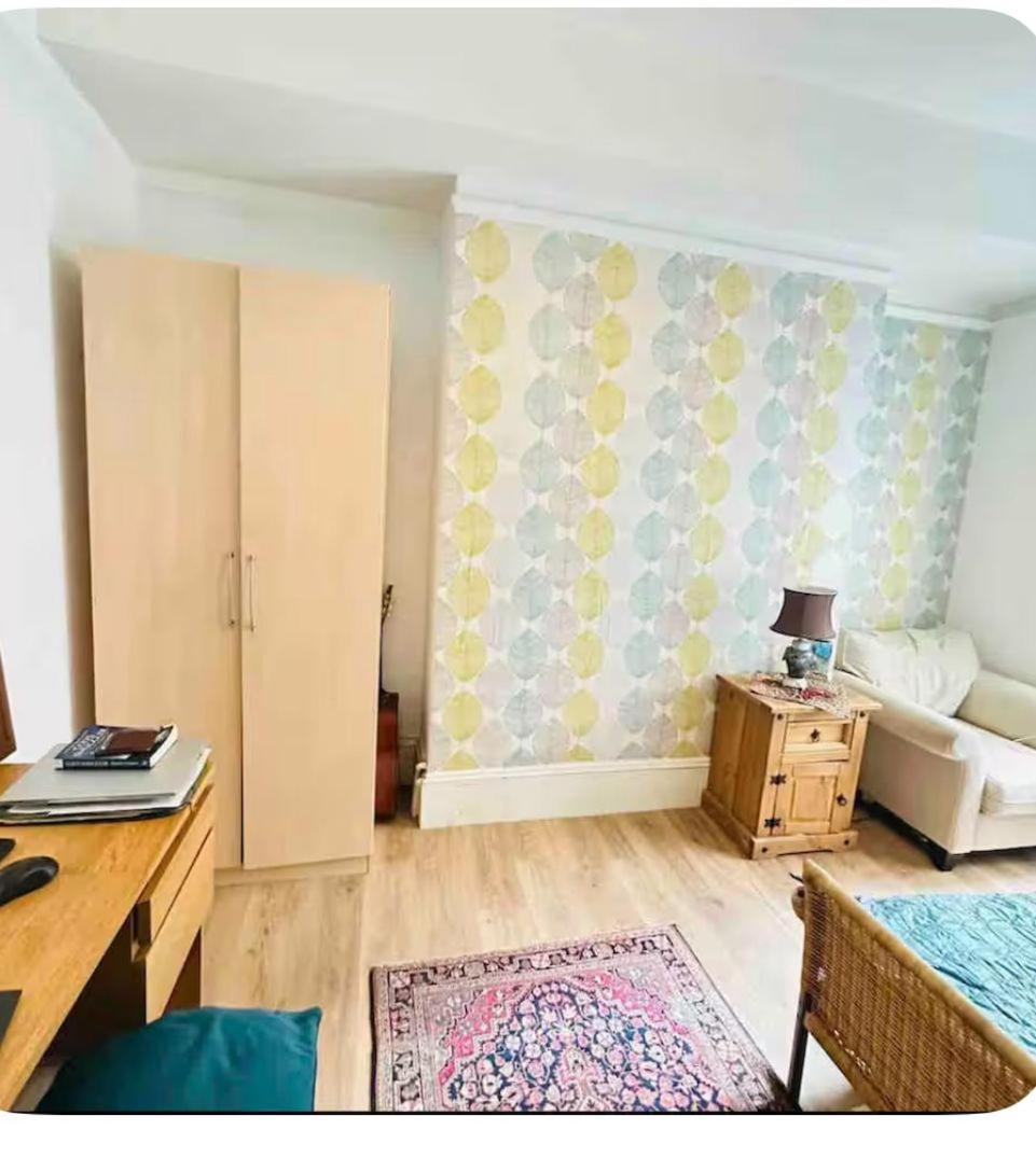 Apartment Specious Near The Sea